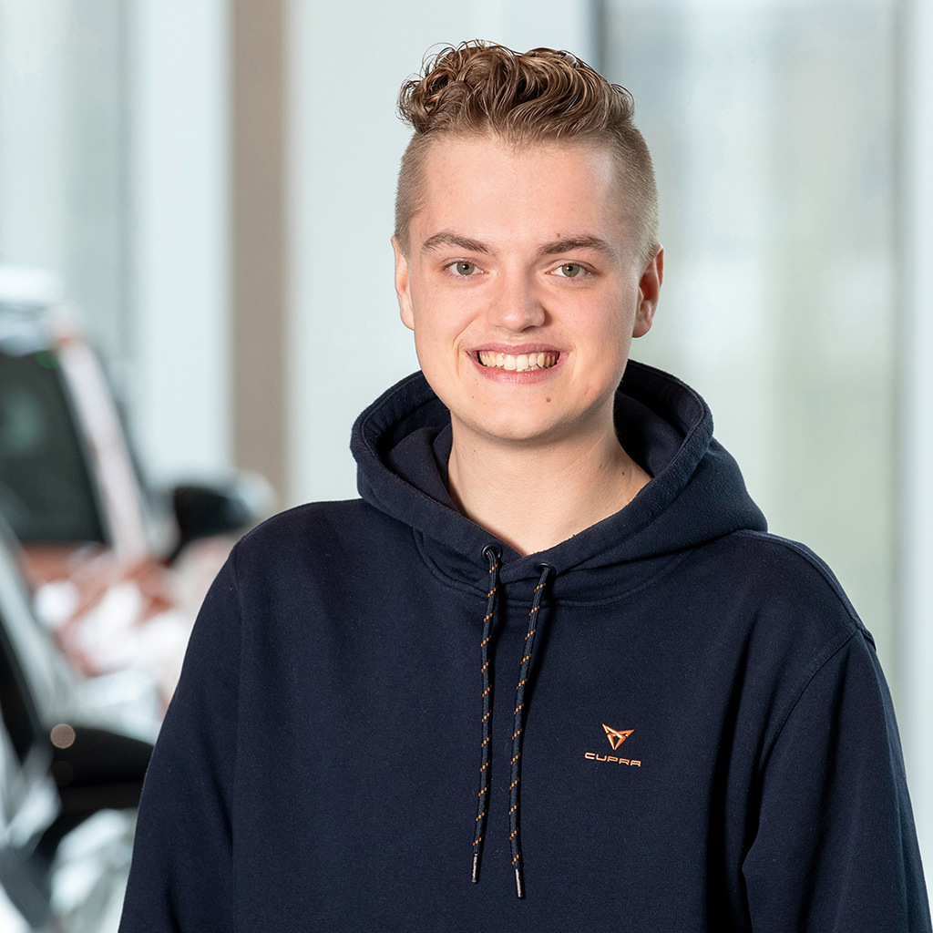 Ukatz,Yannick-2-WEB%20(SEAT)